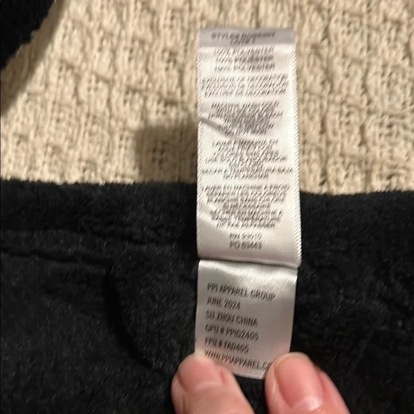 Soft, black kids bath robe and slippers set. New with tags by Sleep & Co Kids - Picture 6 of 6